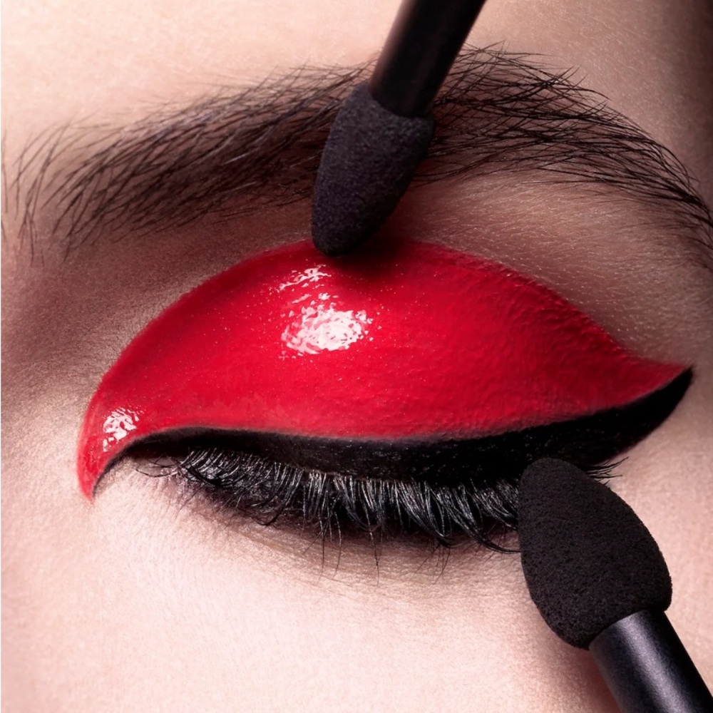 Surratt Lid Laquer Eye In Shade Shu Iro Red